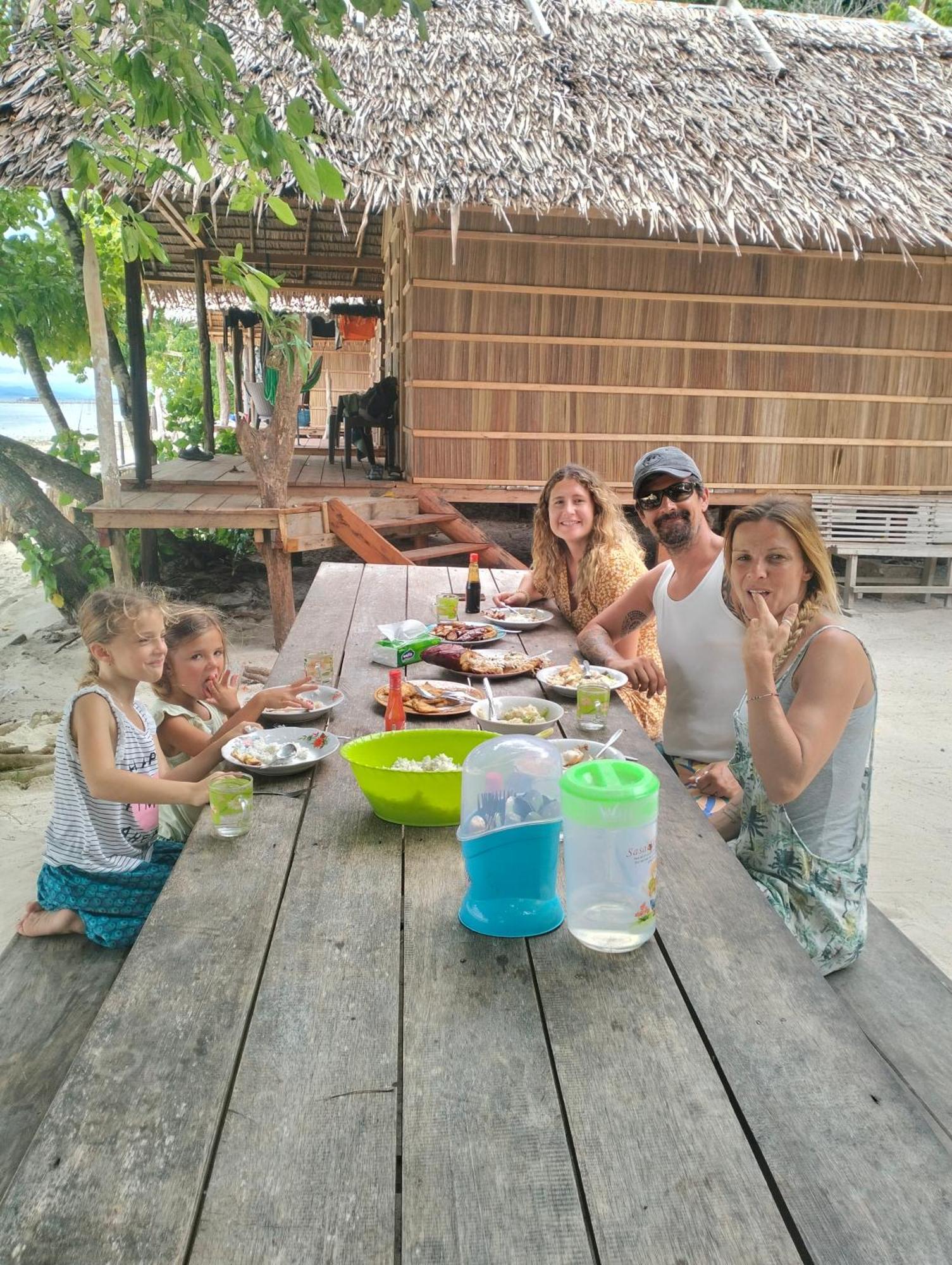 Mambetron Homestay Raja Ampat Pulau Mansuar Kültér fotó