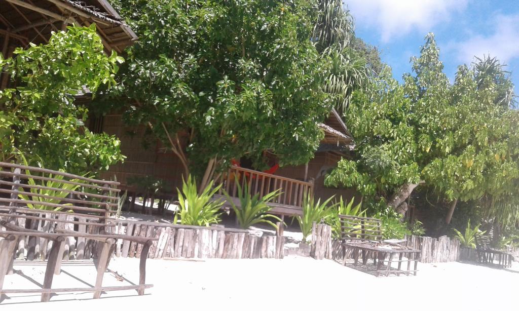 Mambetron Homestay Raja Ampat Pulau Mansuar Kültér fotó