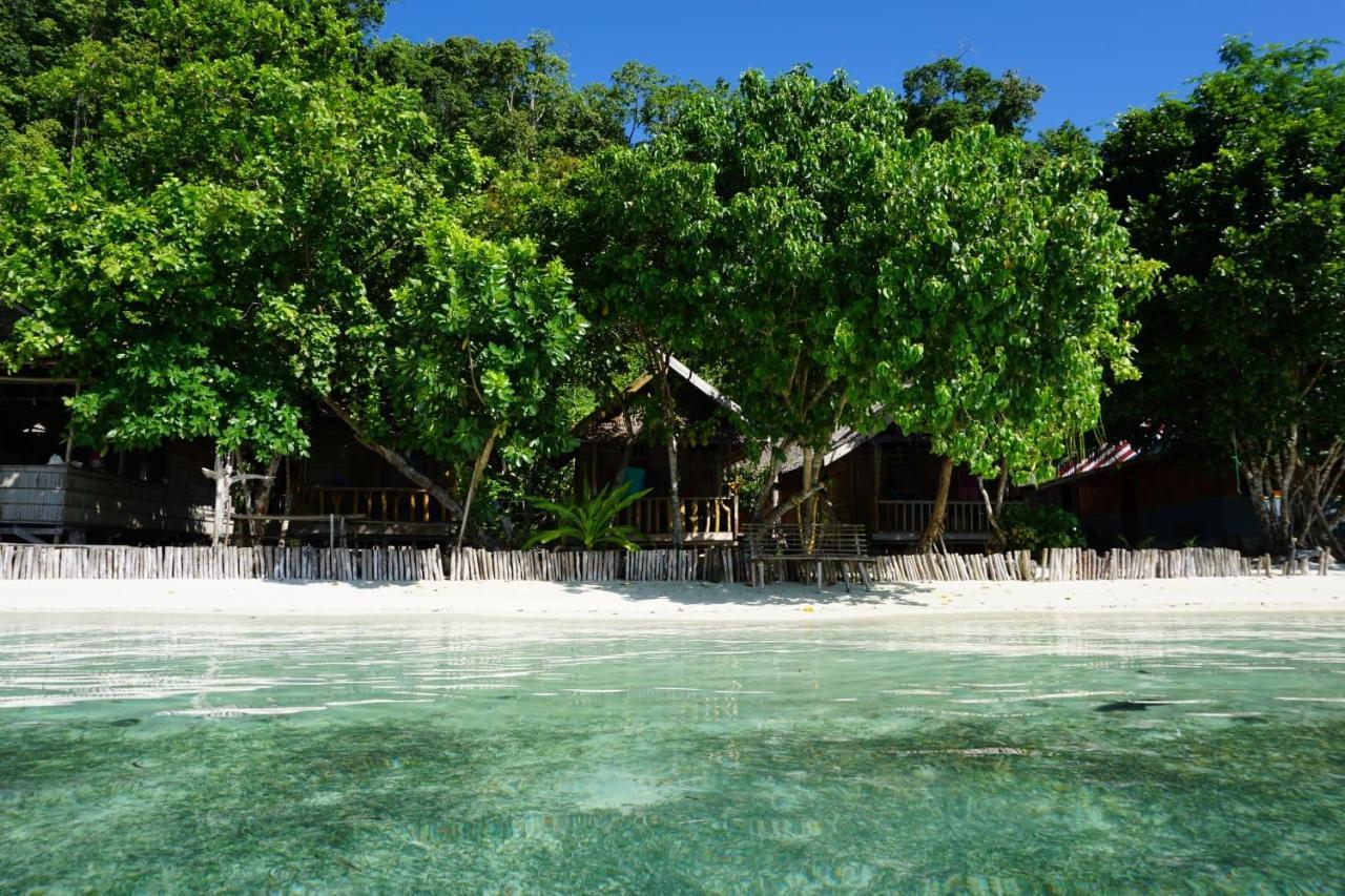 Mambetron Homestay Raja Ampat Pulau Mansuar Kültér fotó